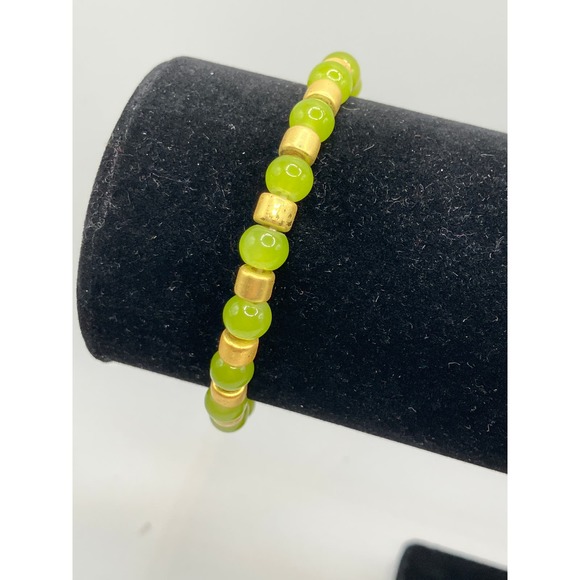 Natural Green Agate Beads with Gold-Tone Beads Elastic Gemstone Bracelet! - Picture 6 of 6